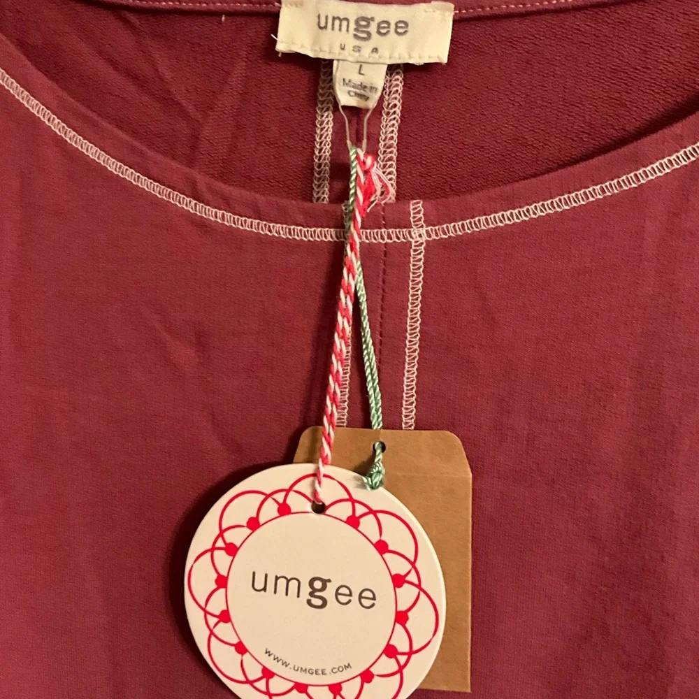 UMGEE  Ombre Scoop Neck 3/4 Sleeve Top - Burgundy to Cream - Picture 3 of 7